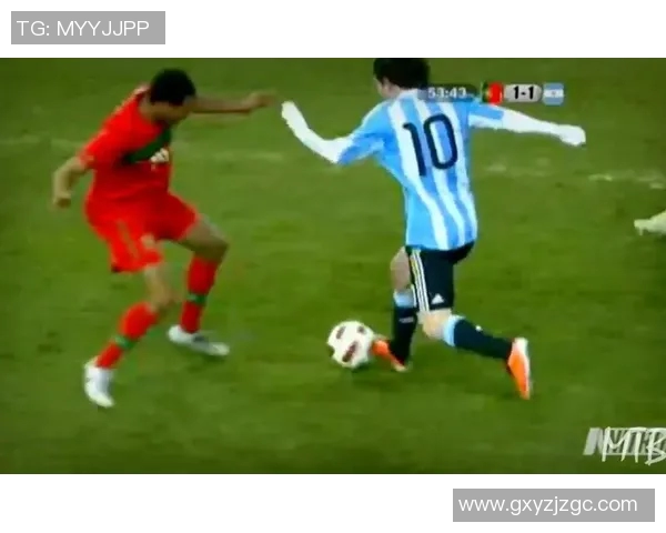 梅西独特足球技术解析：运球、视野与决策的完美结合